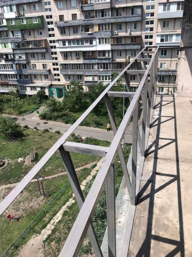 Засклення балкона з виносом_1