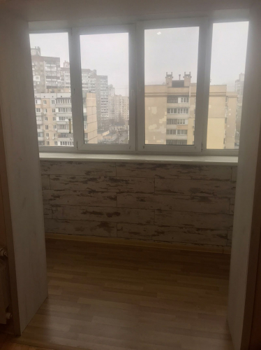 Балкон під ключ, обшивка ламінатом та тепла підлога_1