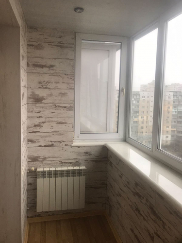Балкон під ключ, обшивка ламінатом та тепла підлога_1
